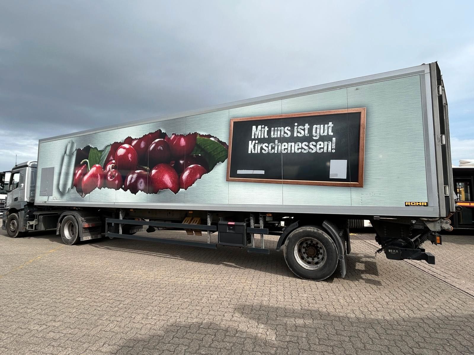 Fahrzeugabbildung Mercedes-Benz 2 Stk. Antos 1840+Rohr Kühlauflieger