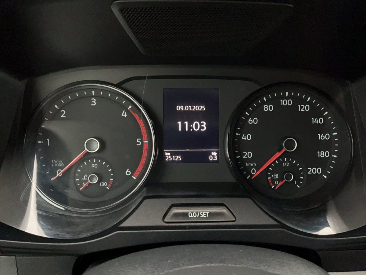 Fahrzeugabbildung Volkswagen Crafter 35 Pritsche DOKA LR 2.0 TDI AHK GJR