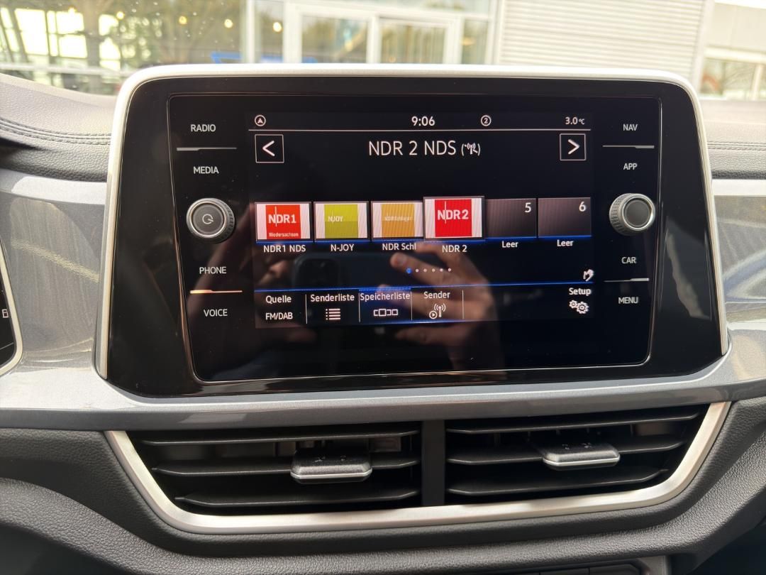 Fahrzeugabbildung Volkswagen T-ROC Style 1.5 TSI DSG,AHK,IQ-Light,el.Kofferr.