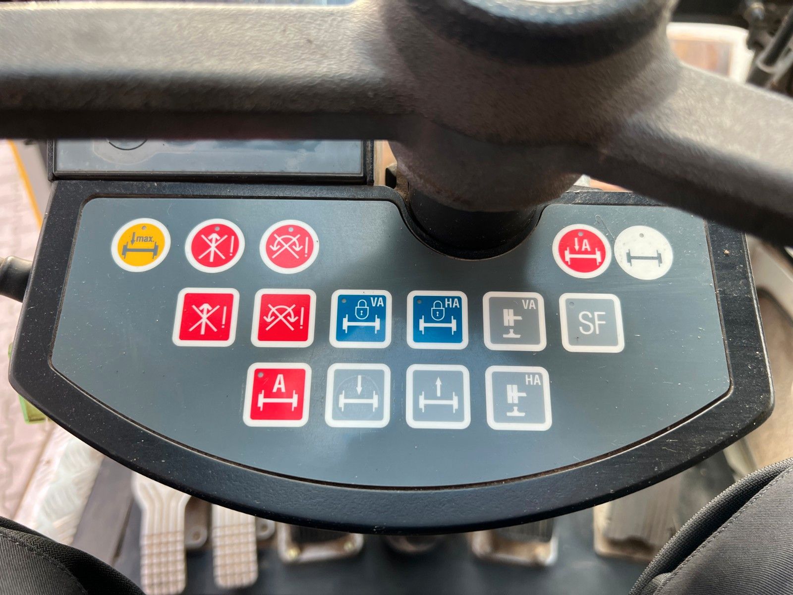 Fahrzeugabbildung Liebherr A 900 C ZW Litronic / 19.393 h / 2011