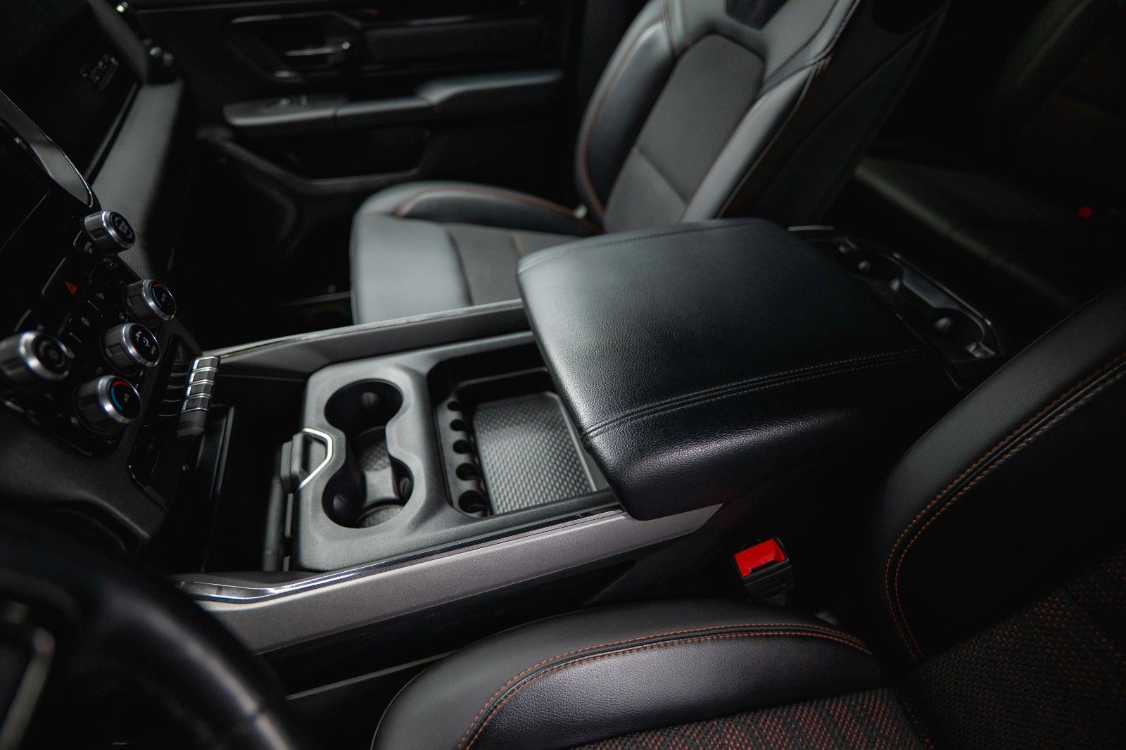 Fahrzeugabbildung Dodge RAM 5.7 V8 HEMI 4x4 Built to Serve AXLE LOCK FOX