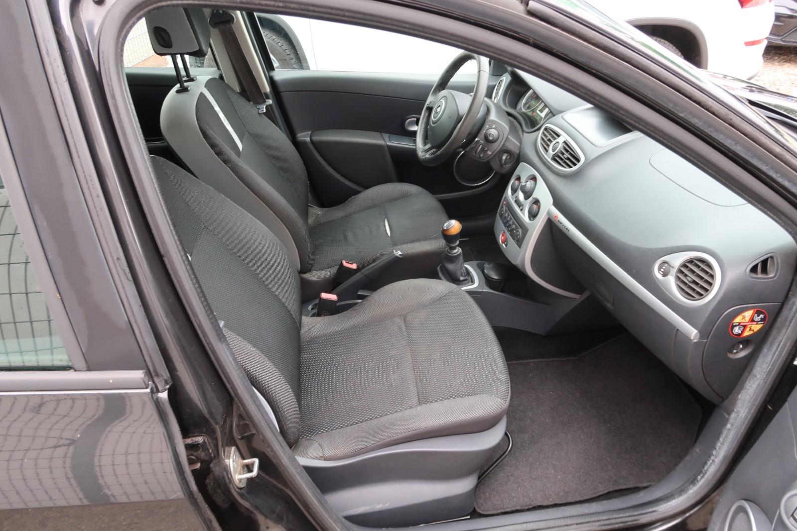 Renault Clio 2009 — photo 13