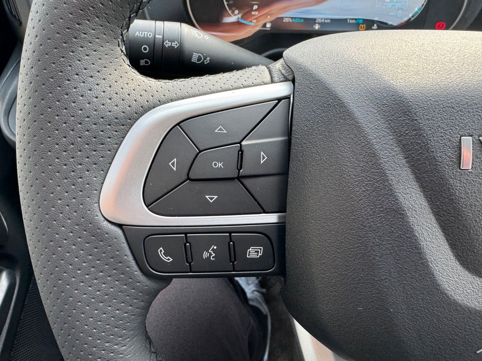 Fahrzeugabbildung Iveco Daily 35S14 HA8 Fahrgestell *R3.450mm*AHK*Luft*