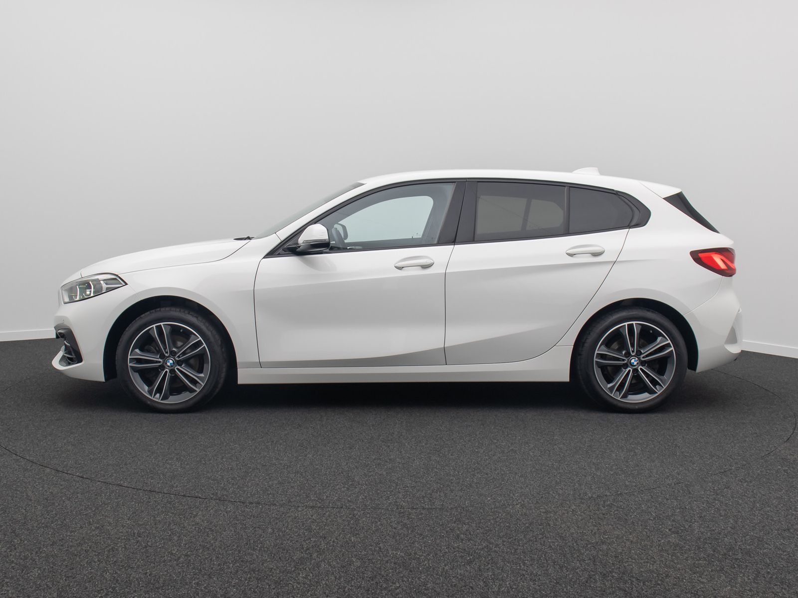 Fahrzeugabbildung BMW 118i Sport Line LED Navi DAB Tempomat