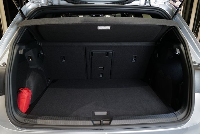Volkswagen Golf VIII 2.0TSI DSG 4Motion R-Line Pano AHK DCC