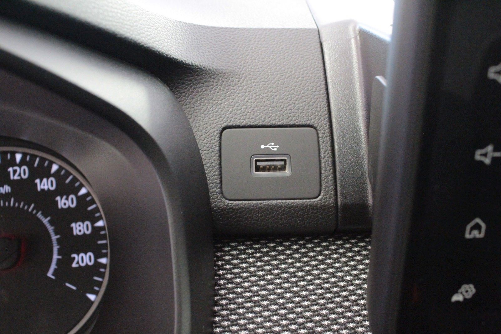 Fahrzeugabbildung Dacia Sandero Journey+ ECO-G 100 *Navi*Sitzhz*LPG