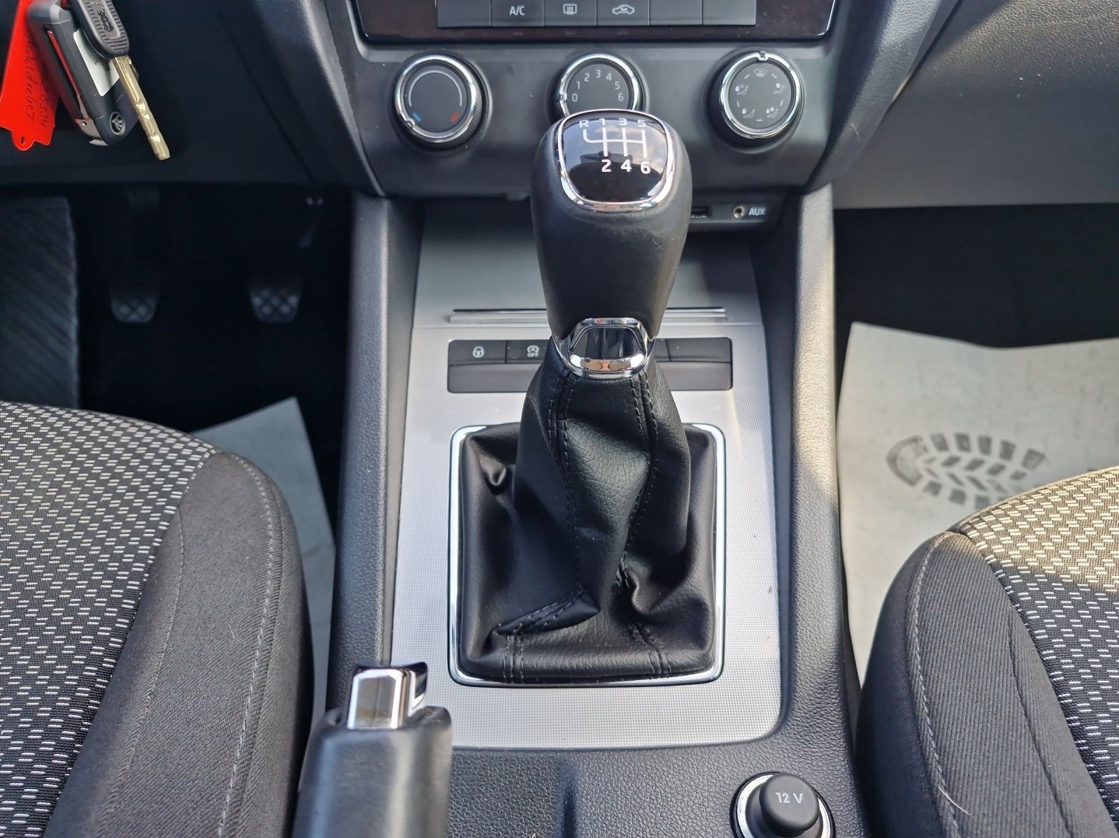 Fahrzeugabbildung SKODA Octavia Combi TSI Ambition Navi Klima GRA PDC
