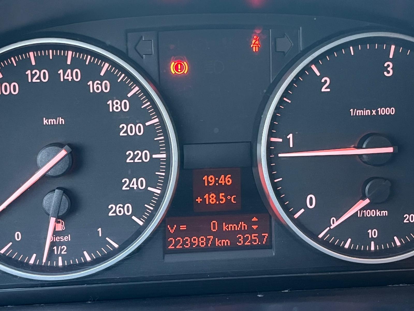BMW 320 2011 — photo 5