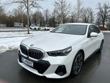 BMW 550e M xDrive A - Vollauslastung AZV - weiße BMW 550