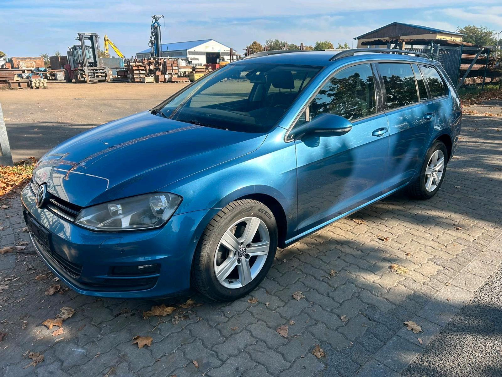 Volkswagen Golf 2013 — rear view