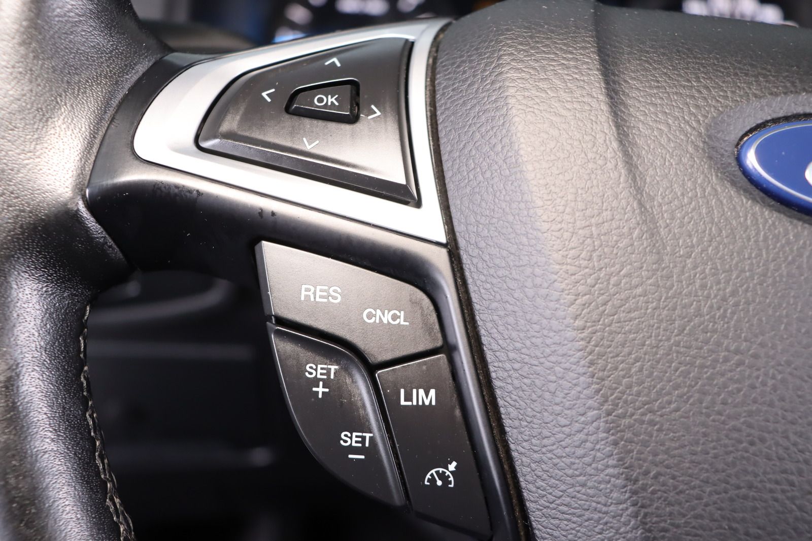 Fahrzeugabbildung Ford S-MAX * Navi * Bi-Xenon * PDC
