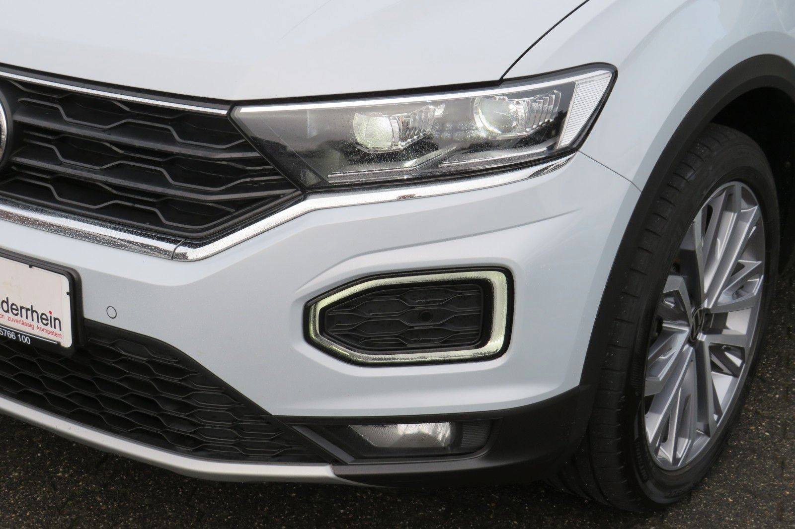 Fahrzeugabbildung Volkswagen T-Roc Sport R-LINE PANO 18`LED NAVI BEATS 1.HD