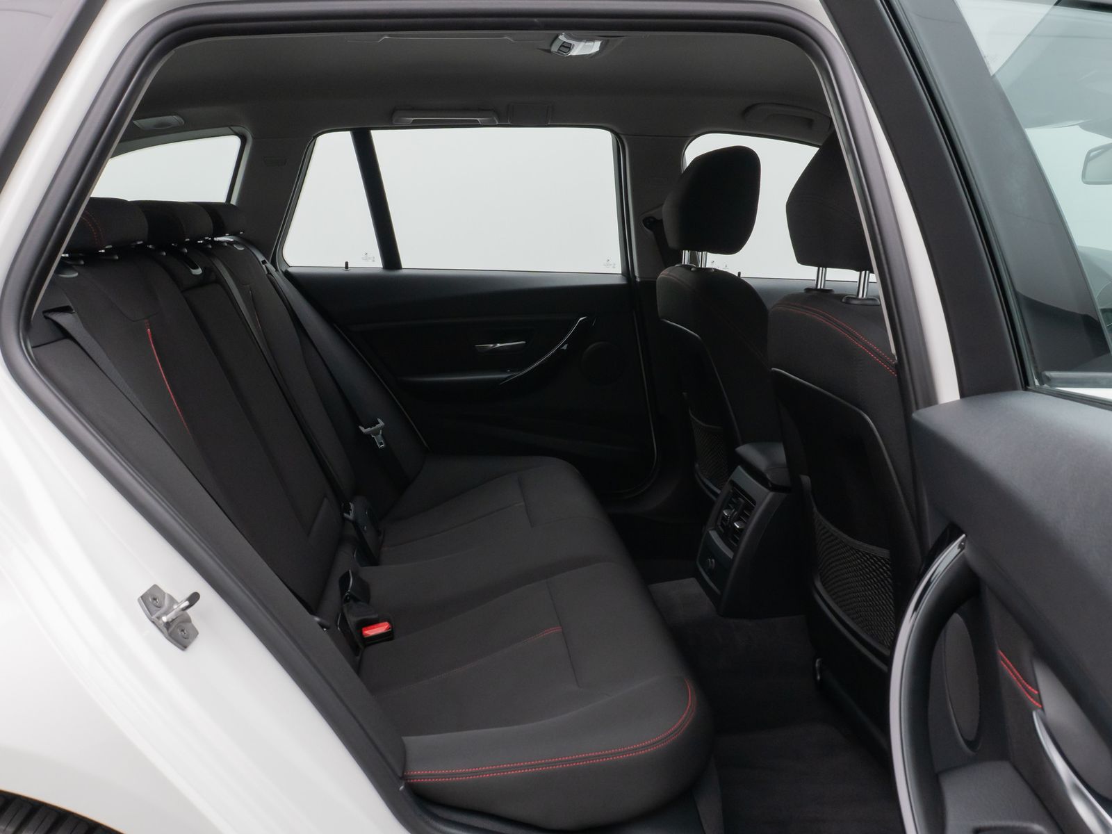Fahrzeugabbildung BMW 320d Sport Line Xenon NaviPro HUD PDC FernlichtA