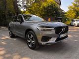 Volvo XC60 B4 D R Design, StHzg,AHK,360 Kamera