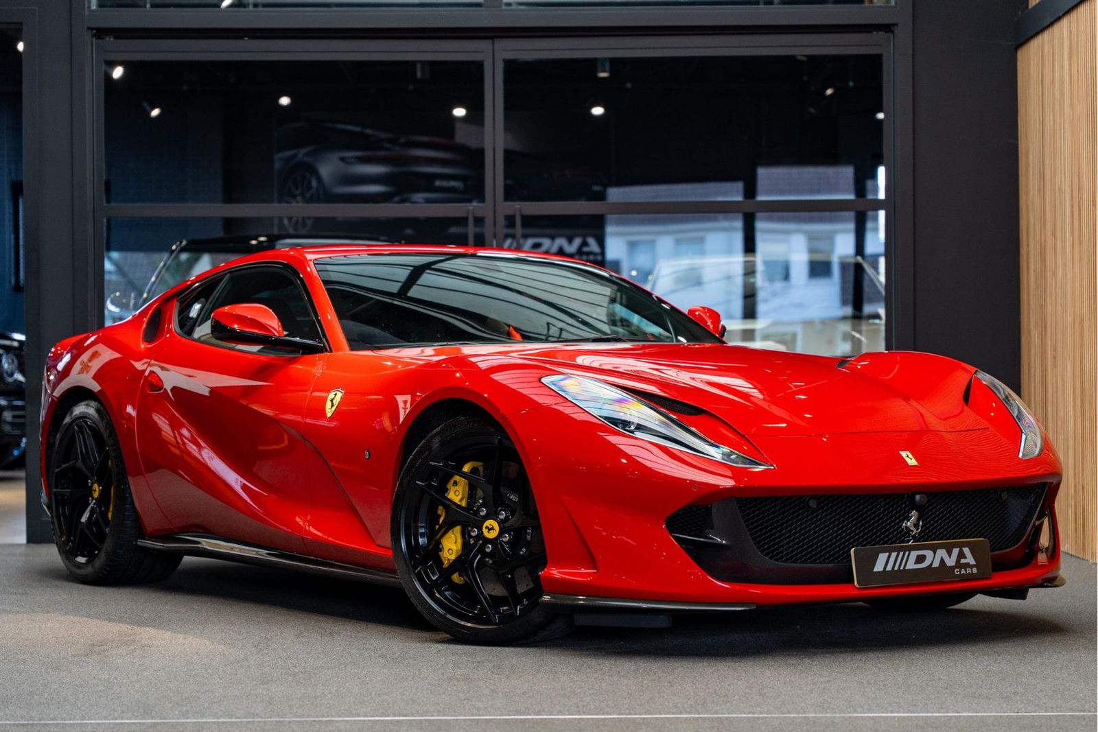 Ferrari 812 Superfast Lift Full Carbon 6.5 V12 Superfast