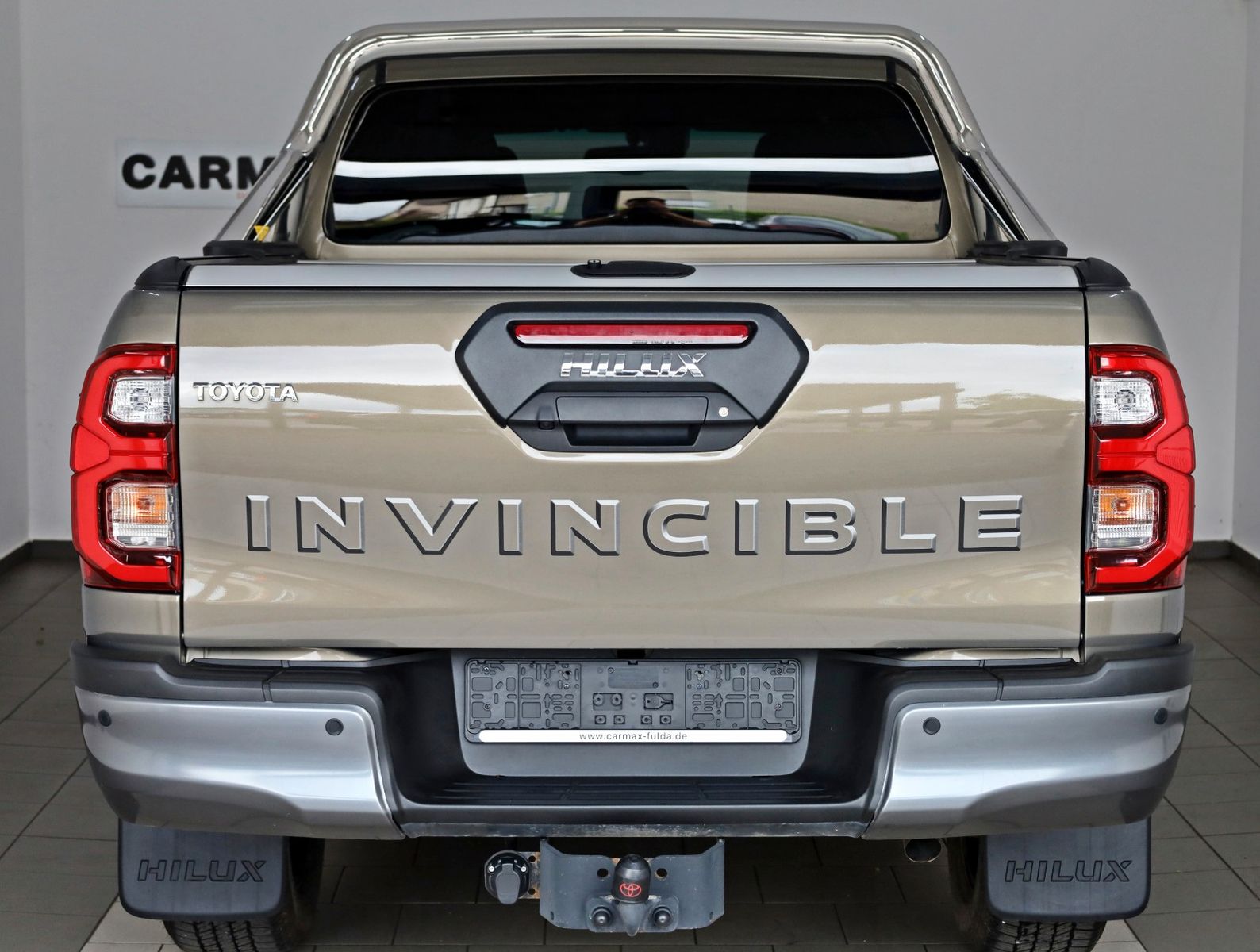 Fahrzeugabbildung Toyota Hilux 2.8 D-4D Invincible,ACC,Rollo,Rollbüg.,AHK