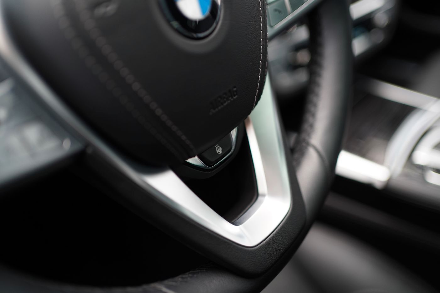 Fahrzeugabbildung BMW 750i xDrive +ferngest. Parken+Komfortsitze v&h++