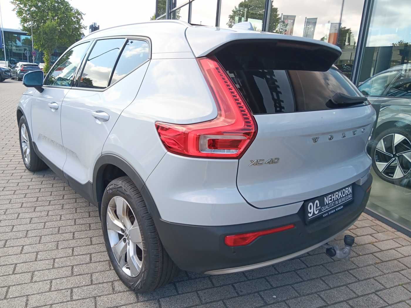 Fahrzeugabbildung Volvo XC40 D4 AWD Aut. Momentum Pro 'Glasdach, AHK'