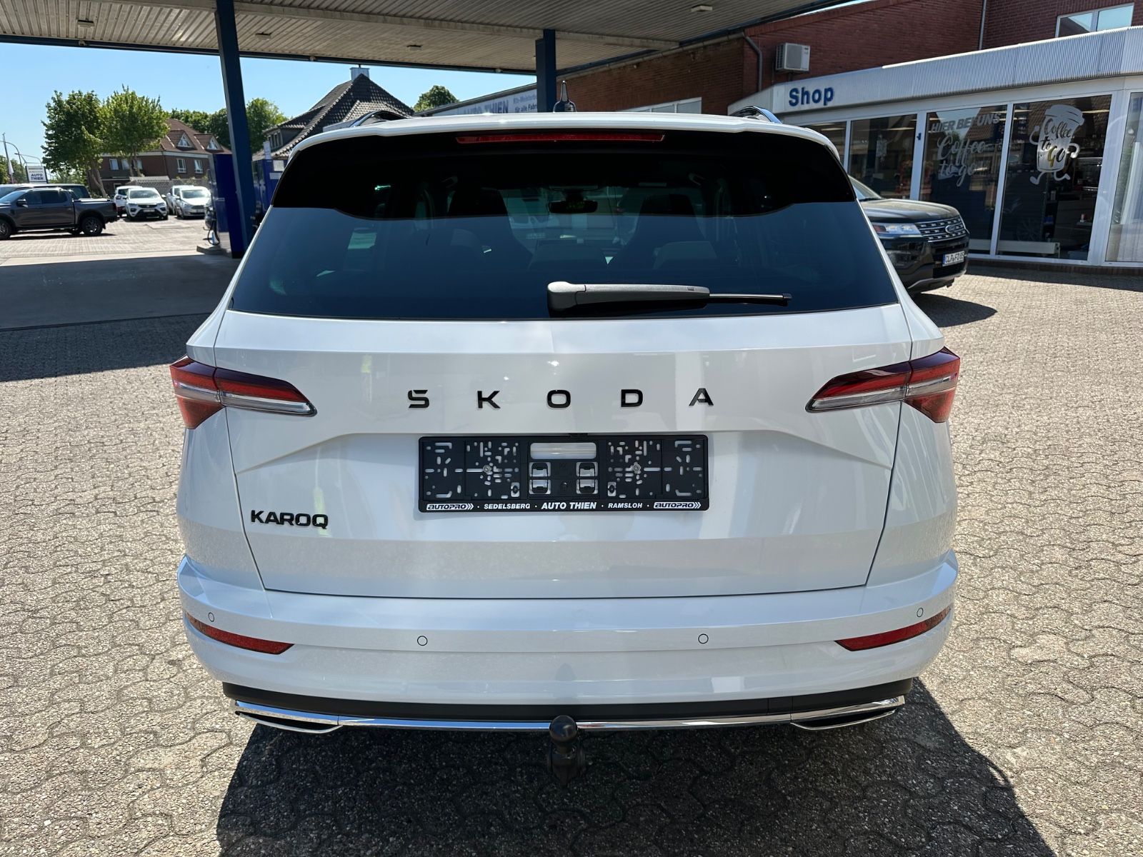 Fahrzeugabbildung SKODA Karoq 1.5 TSI Sportline DSG Pano/AHK/Navi/Matrix
