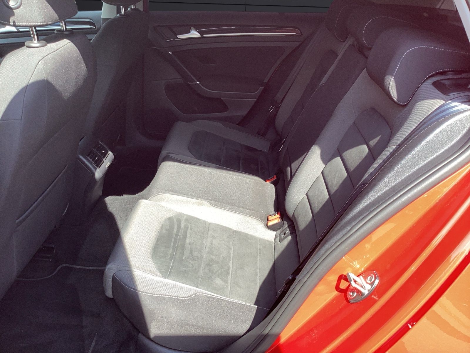 Fahrzeugabbildung Volkswagen Golf VII TSI Highline DSG Standh LED ACC