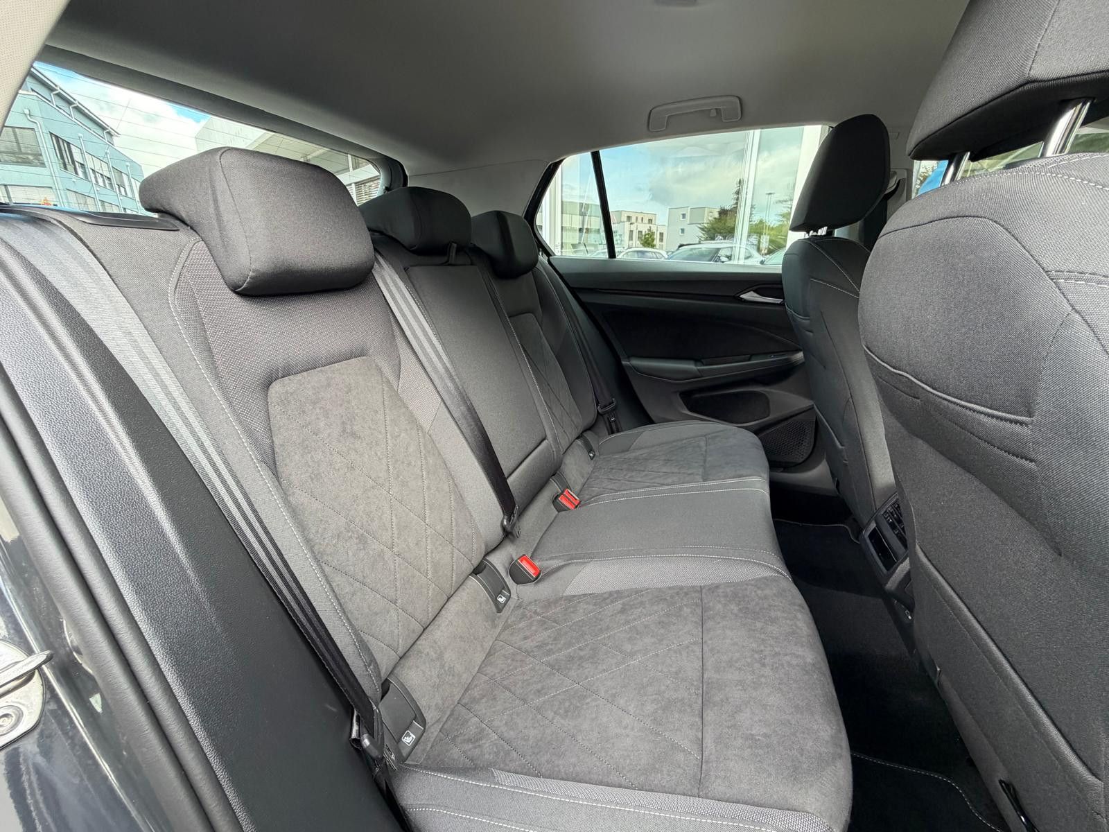Fahrzeugabbildung Volkswagen Golf 2.0 TDI Style DSG >ALCANT+MEMO+LED+SHZ+ACC+