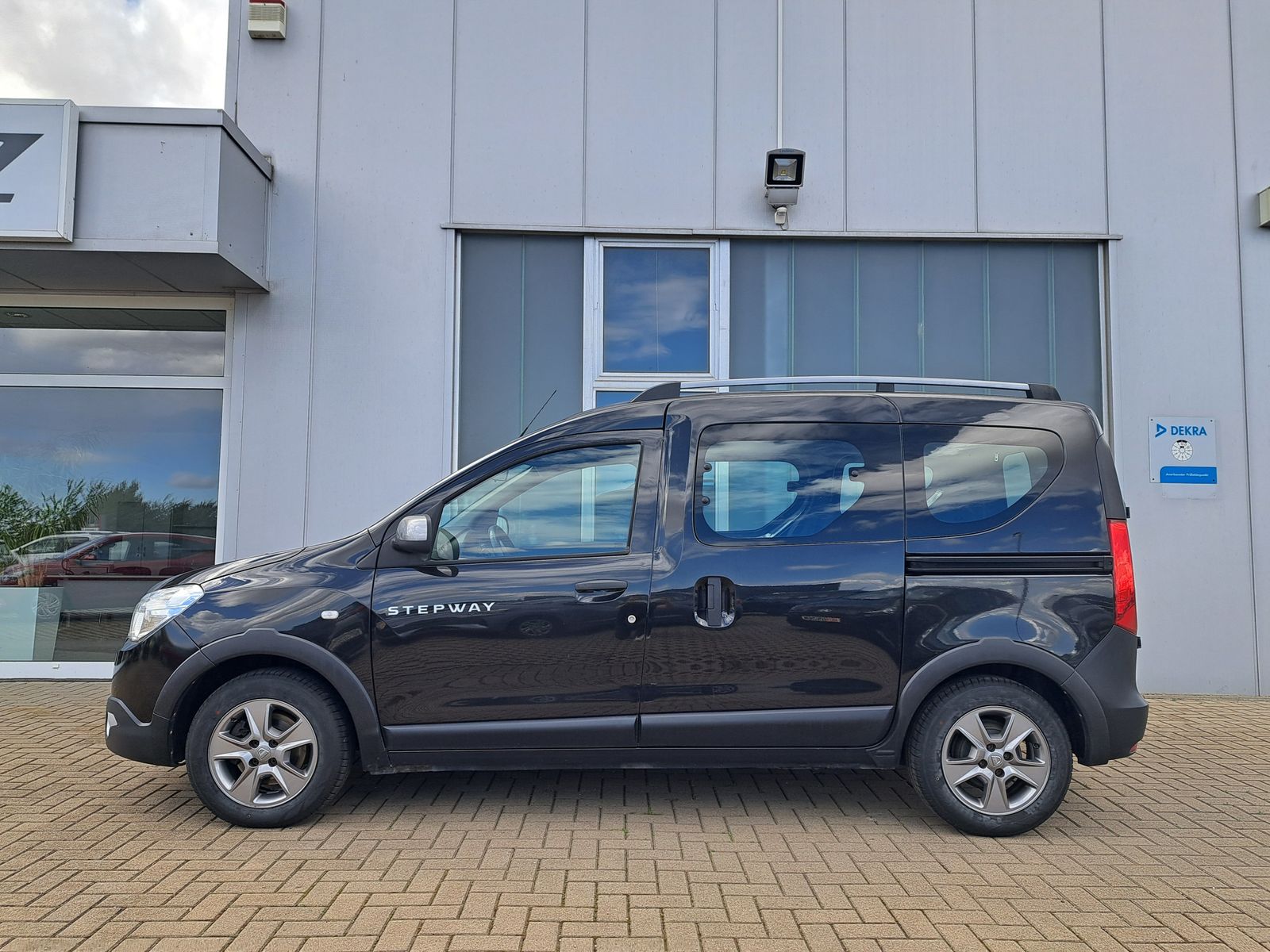 Fahrzeugabbildung Dacia Dokker Stepway TCe 115 NAVI KAMERA SITZHEIZUNG