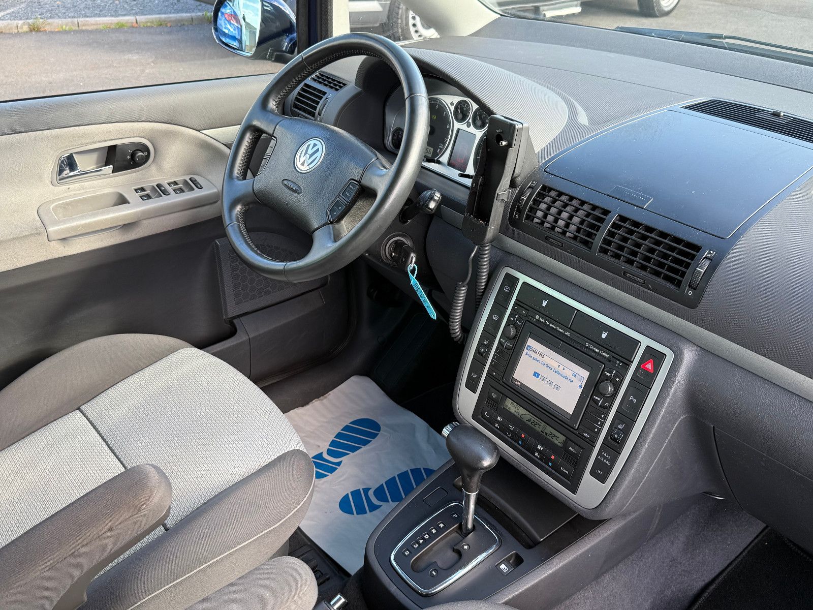 Fahrzeugabbildung Volkswagen Sharan Freestyle TSI DSG GRA Navi Xenon PDC SHZ