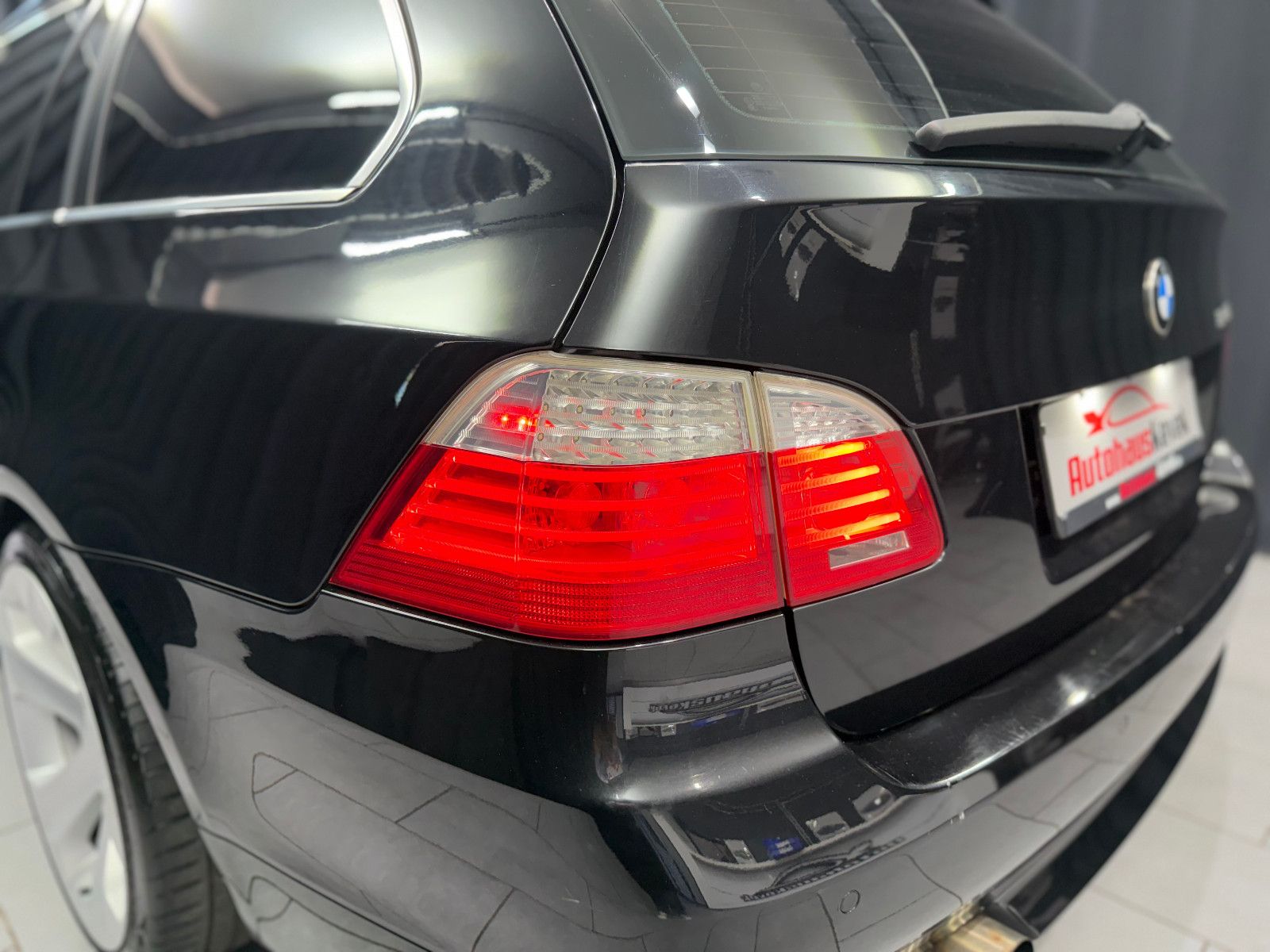 Fahrzeugabbildung BMW 523I Touring |PDC|PANO|NAVI|LEDER