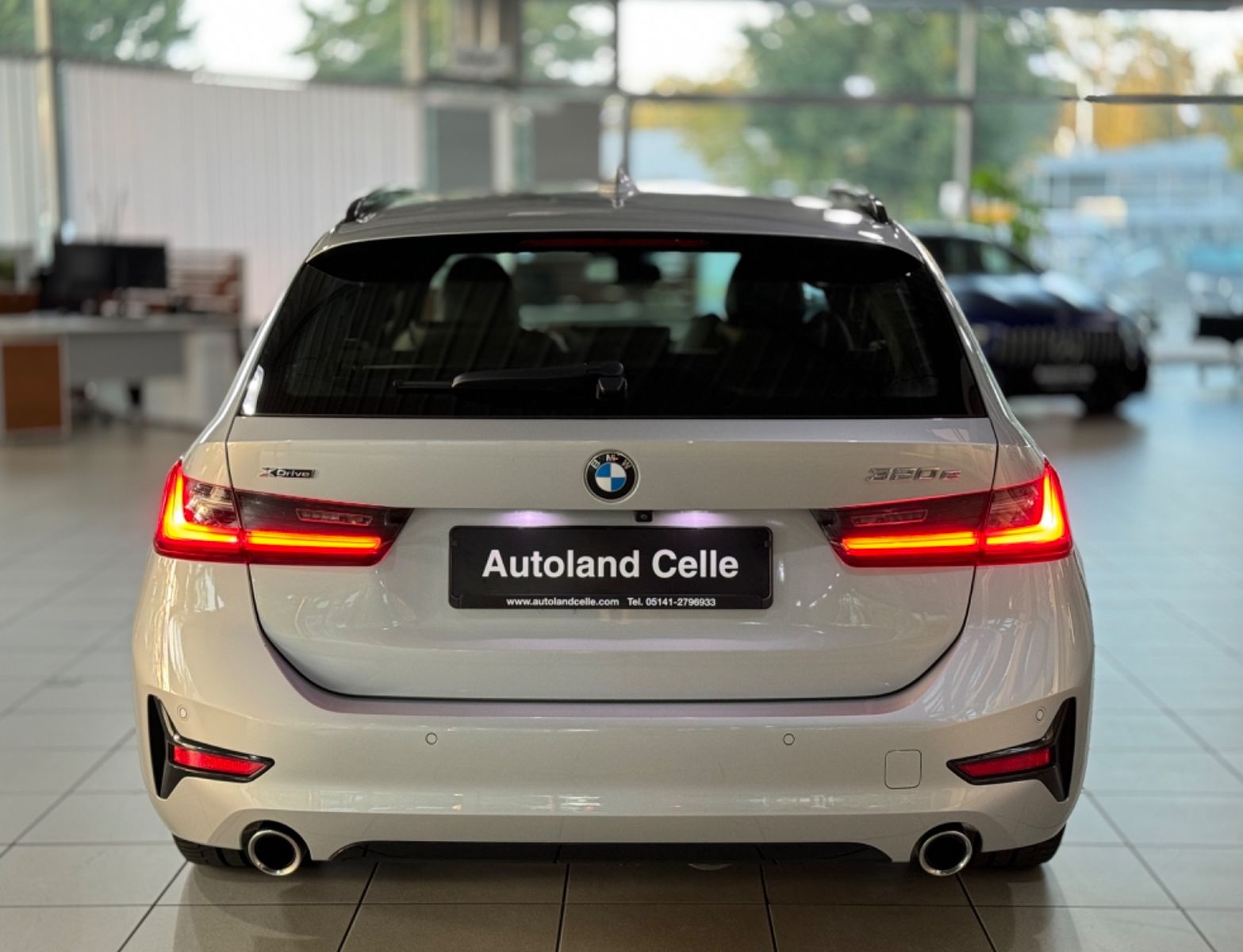 Fahrzeugabbildung BMW 320e xD Sport Line ACC Komfort HUD 360°Laser DAB