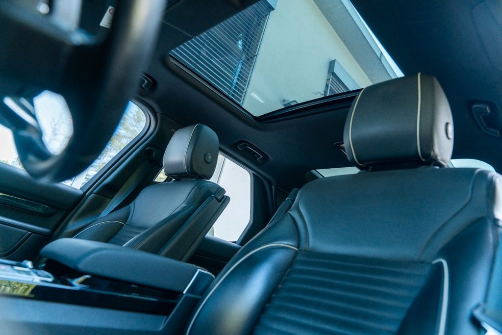 Land Rover Discovery 5 HSE SD4/ 7 SITZER/ 360°/ LED/ PRO Land Rover Discovery 5 HSE SD4/ 7 SITZER/ 360°/ LED/ PRO