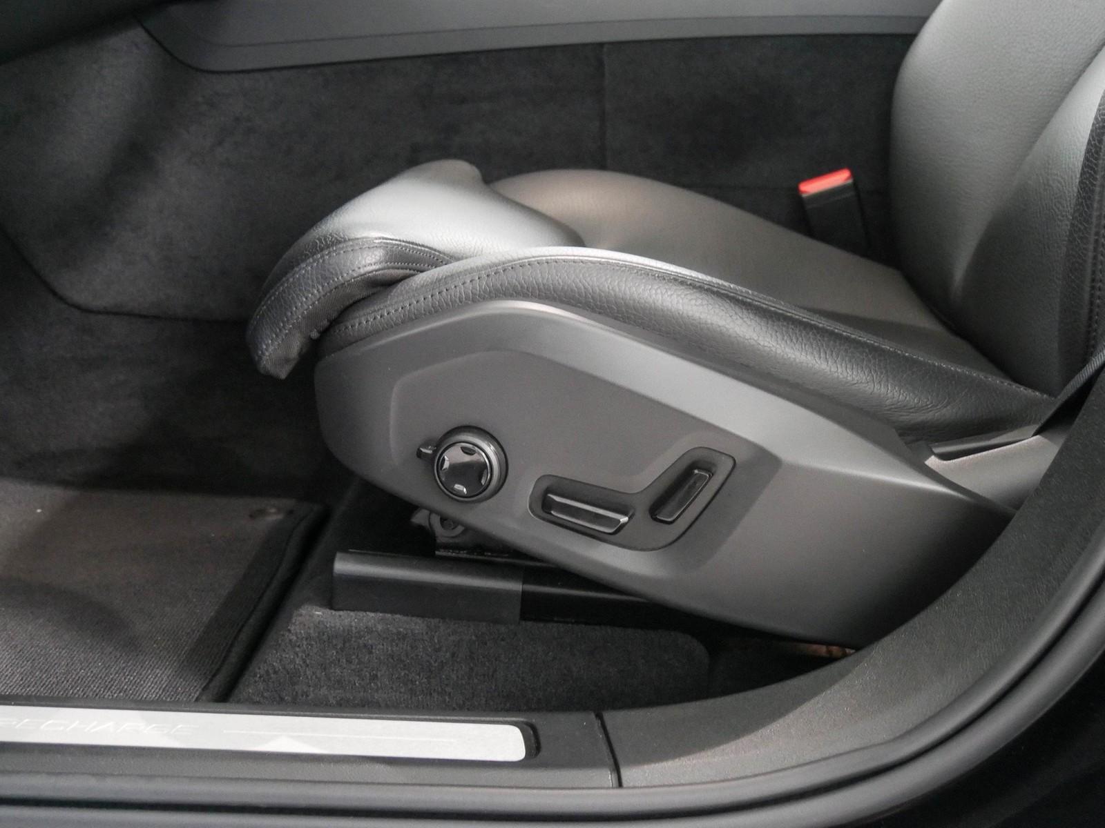 Volvo XC60 T6 AWD Recharge Plus Dark #LED/PDC/RFK/Harm