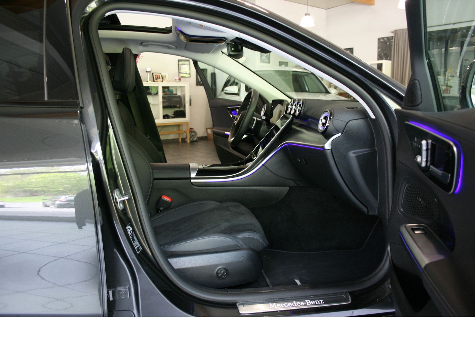 Fahrzeugabbildung Mercedes-Benz C 200 d AMG Plus *AHK*Pano-Dach*Night*Memory