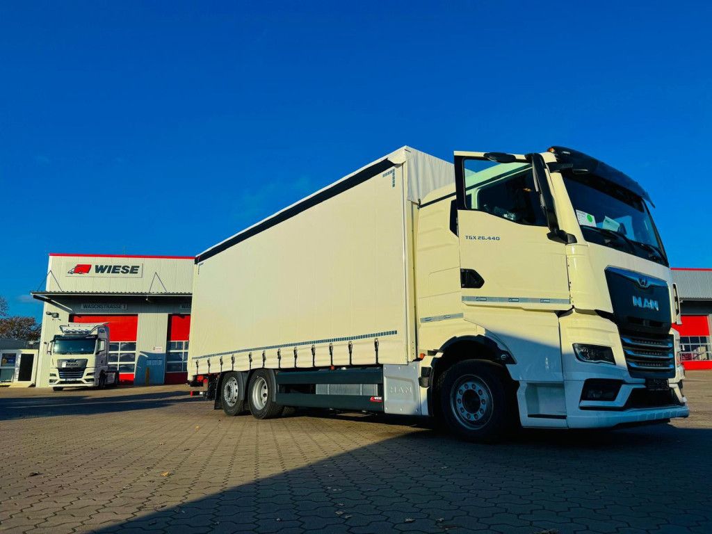 Fahrzeugabbildung MAN TGX 26.440 6x2 LL Schwerlast Ladebordwand/Rampe