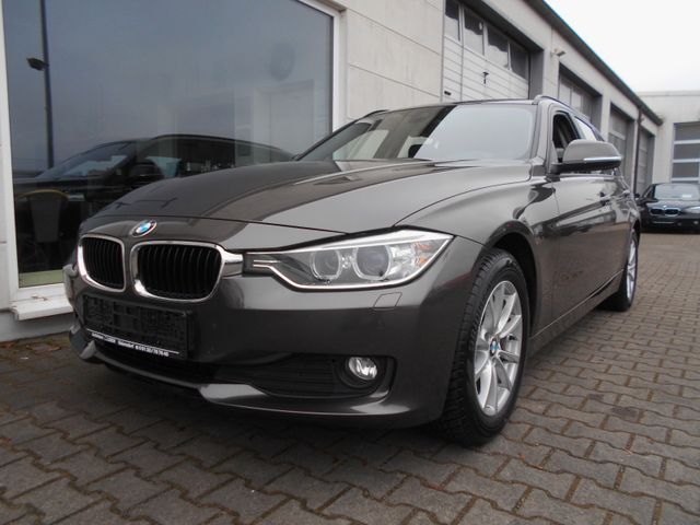 BMW 320d Touring -NAVI-LEDER-XENON-KAMERA-HEAD UP-