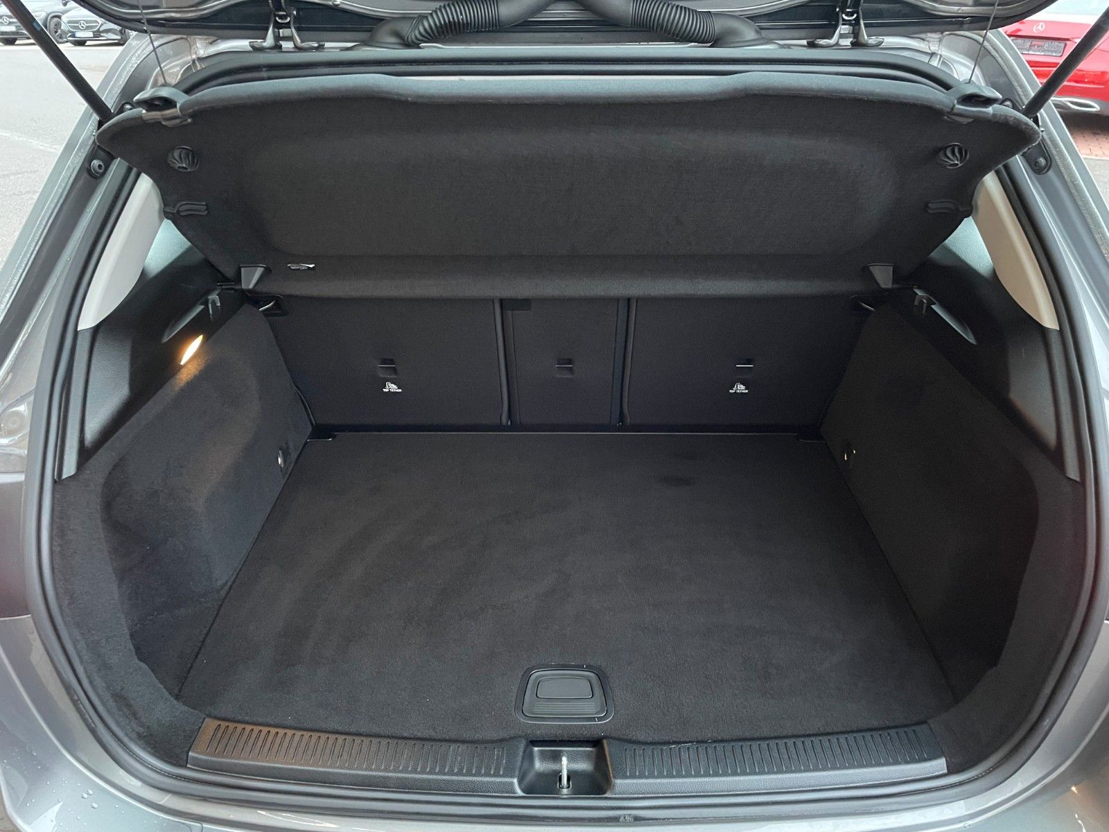 Fahrzeugabbildung Mercedes-Benz B 200 d R-Kamera+AHK+DISTR+LED+Carplay+DAB