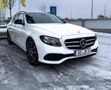 Mercedes-Benz 220 - weiße Mercedes-Benz 220