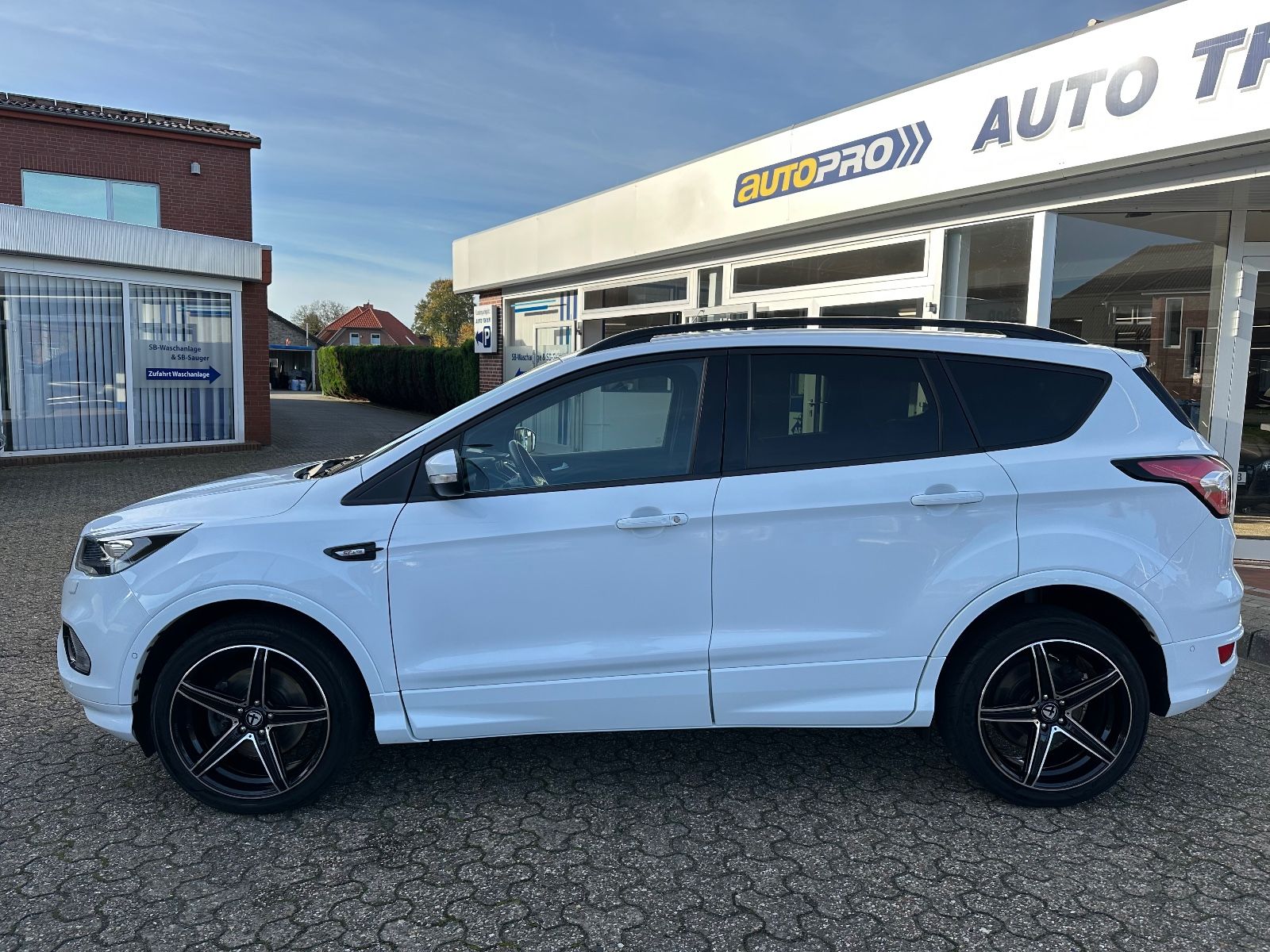 Fahrzeugabbildung Ford Kuga 2.0 TDCi 4x4 ST-Line AHK/Pano/Navi/Sound
