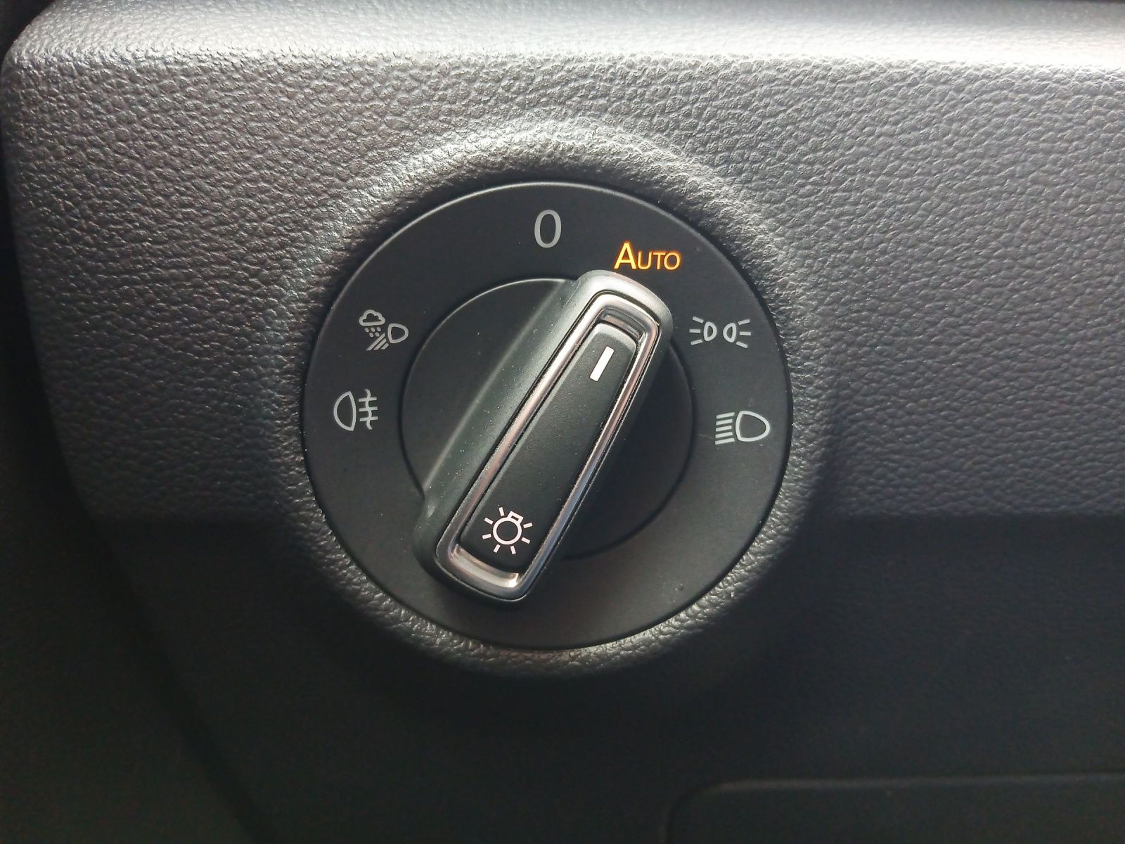 Fahrzeugabbildung Volkswagen T-Roc TSI Style Matrix AHK Kamera ACC Keyless Na