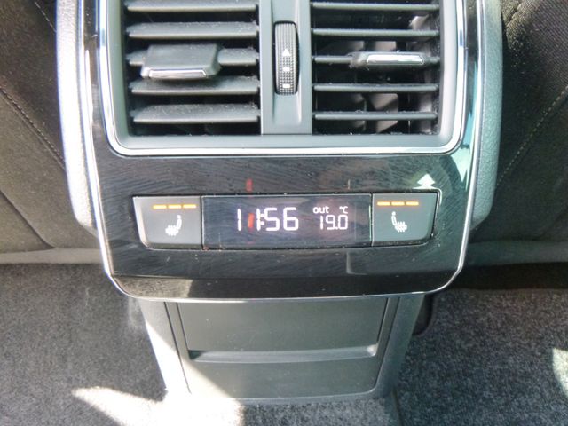 Fahrzeugabbildung Skoda Superb 2,0 TDI Kombi >AUT/AHK/NAV/PAN/SHZ/TEMP<