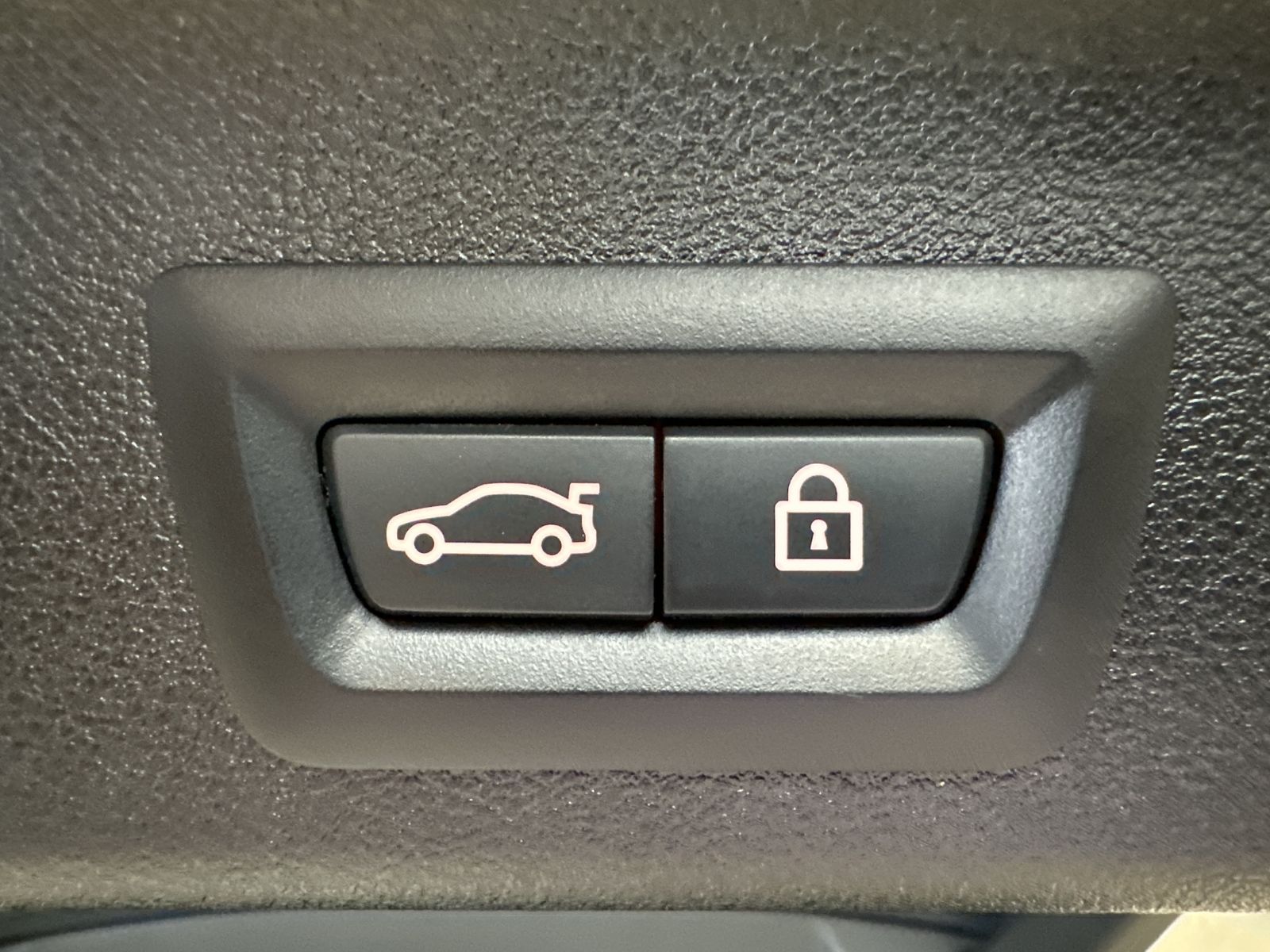 Fahrzeugabbildung BMW 520d Touring xDrive M-Sport NAV+LASER+AHK+HEADUP