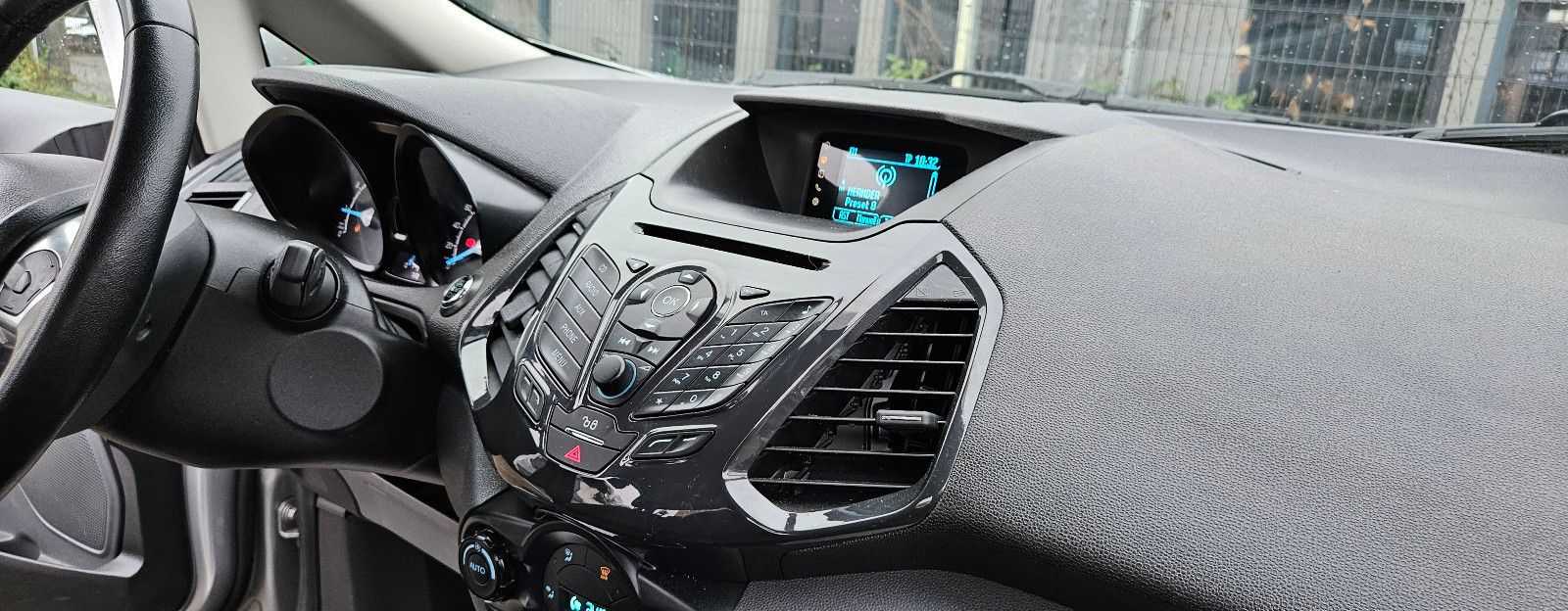 FORD EcoSport Titanium Leder *TURBO PFEIFT* KeylessGO