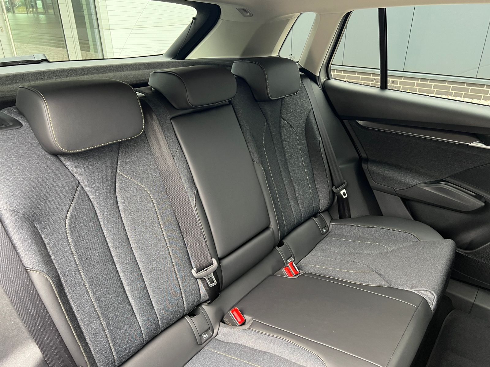 Fahrzeugabbildung SKODA Elroq 60 *AHK, Navi, KESSY*