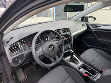 Volkswagen Golf - 10