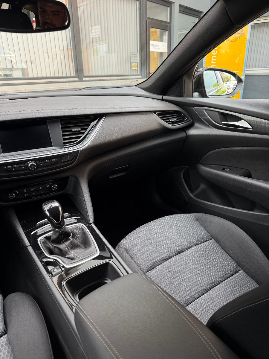 Opel Insignia B Sports Tourer*AHK*LED*SHZ*PDC*
