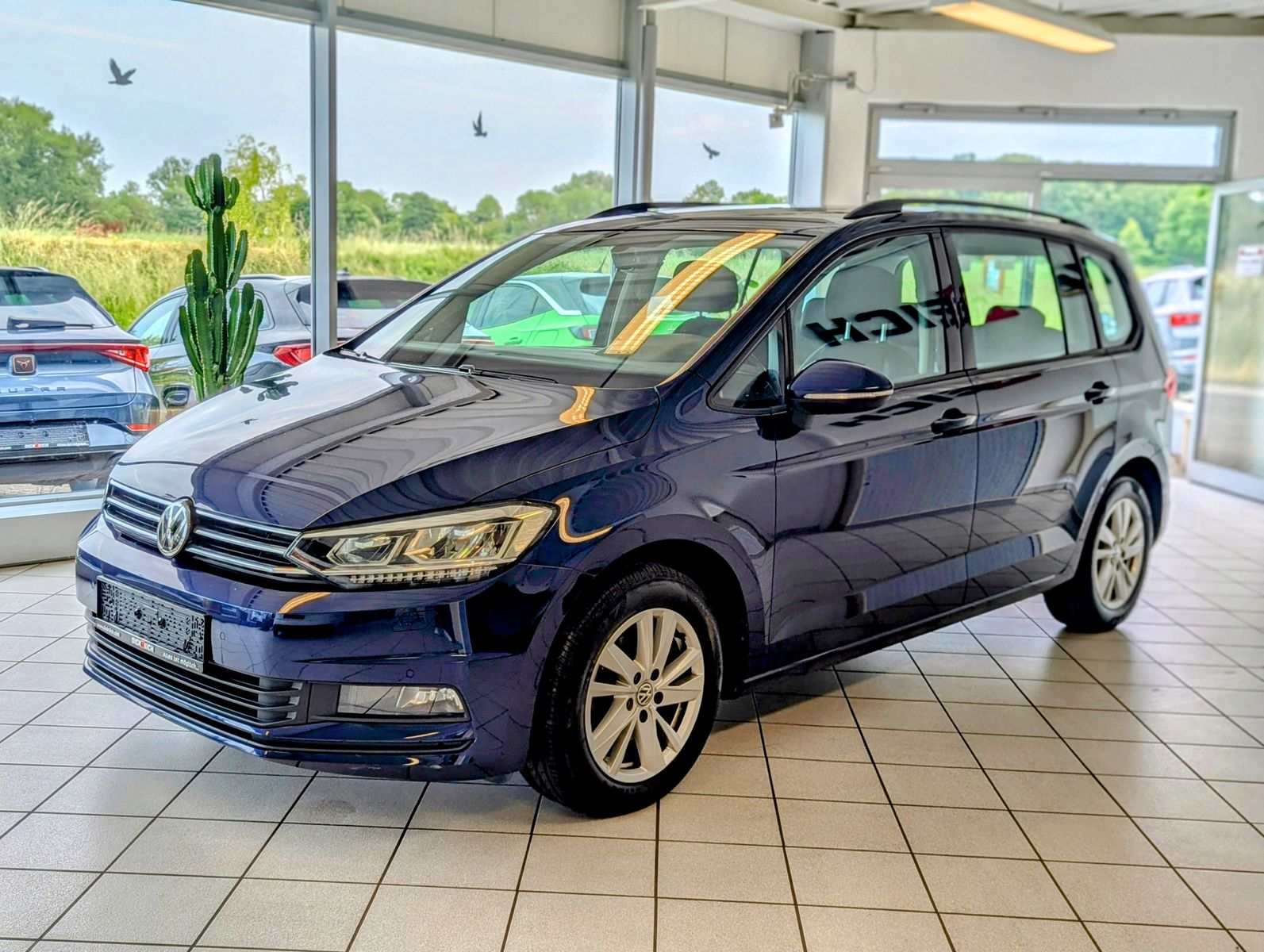 VW Touran 2.0 TDI DSG Comf. ACC LED Kamera - Image 3