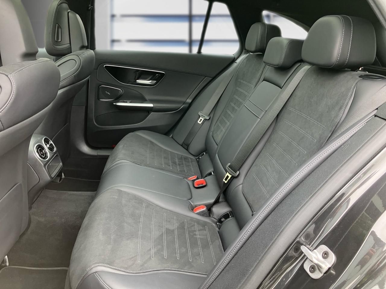 Fahrzeugabbildung Mercedes-Benz C 220 d 4M T AMG AHK Pano Night DigitalLight