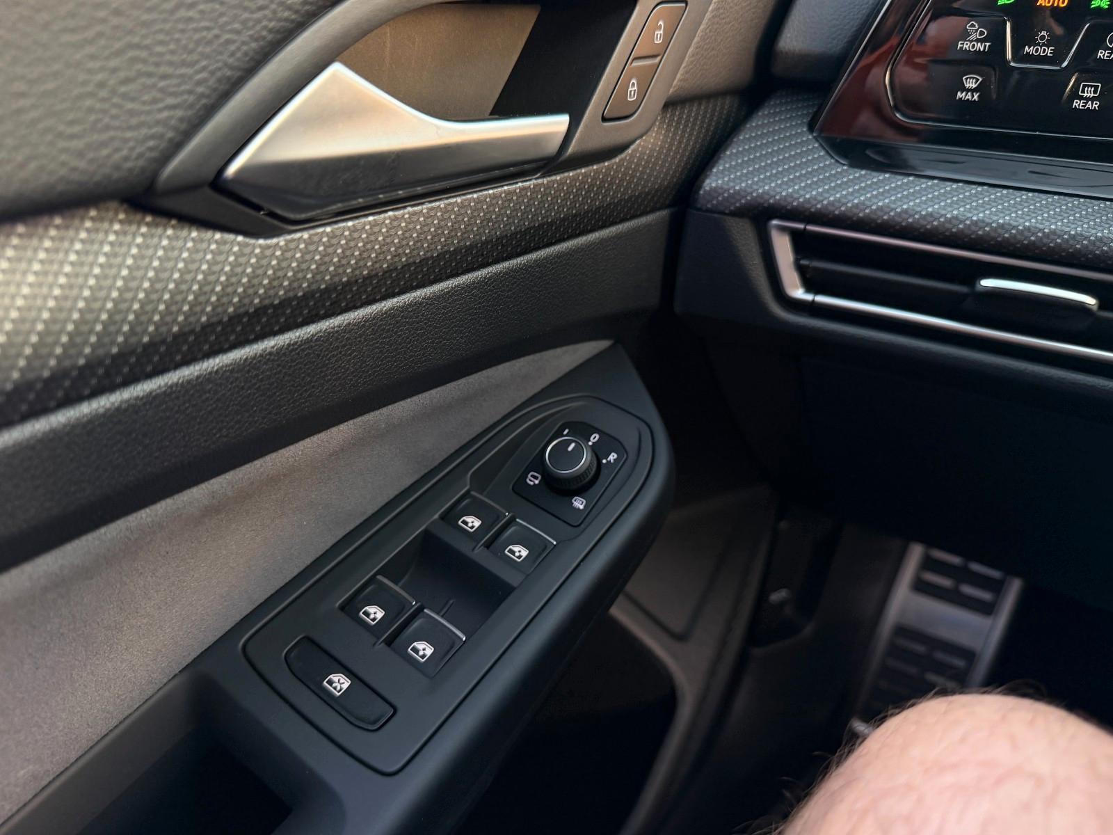 Volkswagen Golf VIII R 4Motion PANO*ACC*SOUND*LANE*SIDE*LED, миниатюра 17