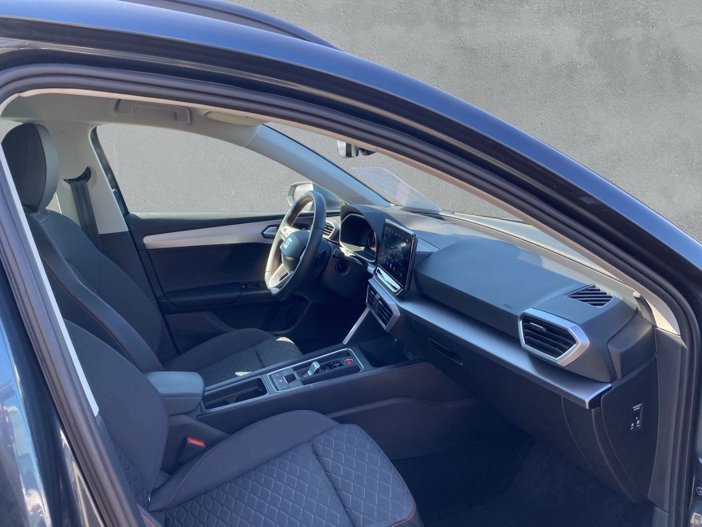 Fahrzeugabbildung SEAT Leon Sportstourer FR 2.0 TDI EU6d Navi Digitales