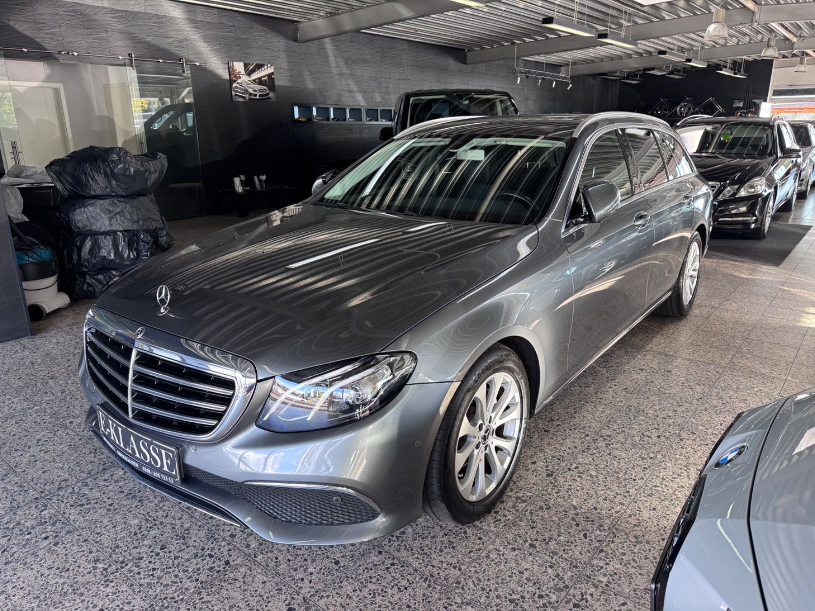 MERCEDES-BENZ E 200 d T*EXCLUSIVE/AVANTGARDE*LED*KAMERA*NAVI*