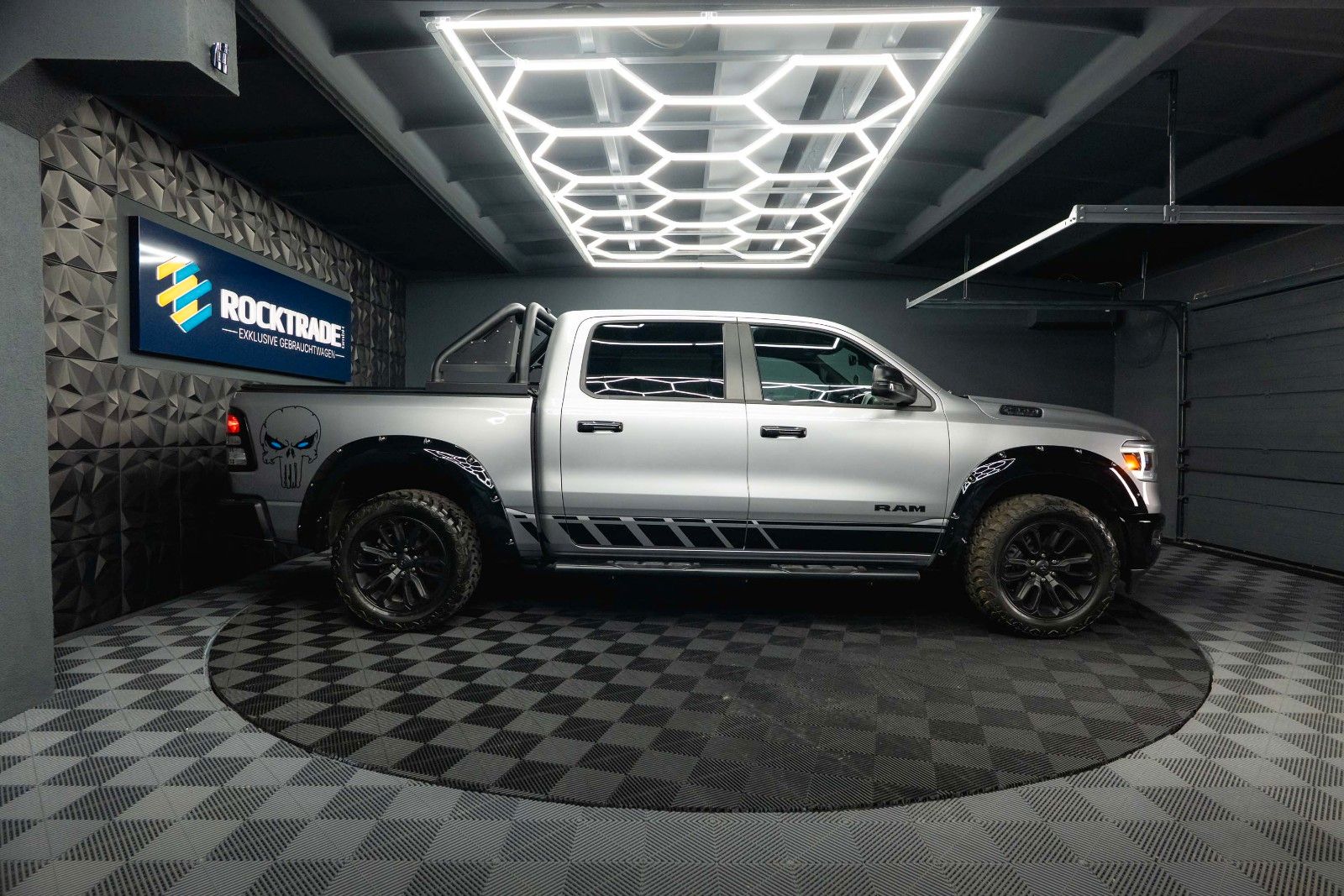 Fahrzeugabbildung Dodge RAM 5.7 V8 HEMI 4x4 OFFROAD Night PUNISHER 19%
